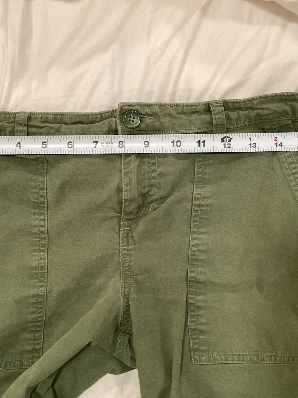 Patagonia Woman’s Olive khaki Utility Roll Cuff Shorts 8 - Picture 3 of 11